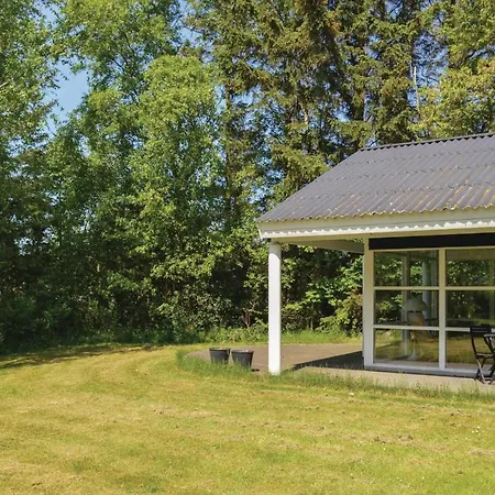 Semesterbostad Four-bedroom Holiday In